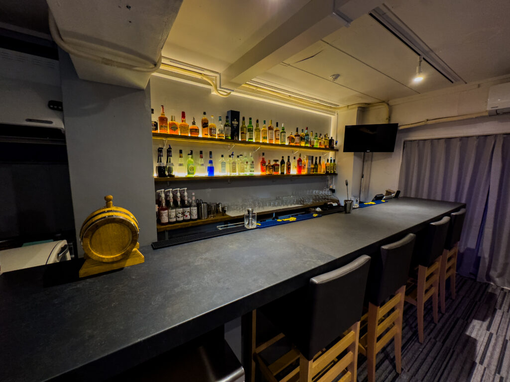 Cafe & Bar 夢幻 代官山（カクテル・ウイスキー・シーシャのバー）